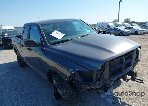 2021 Ram 1500 Classic Warlock 4X4 6'4 Box z USA, uszkodzony, nr VIN 1C6RR7GG6MS554640